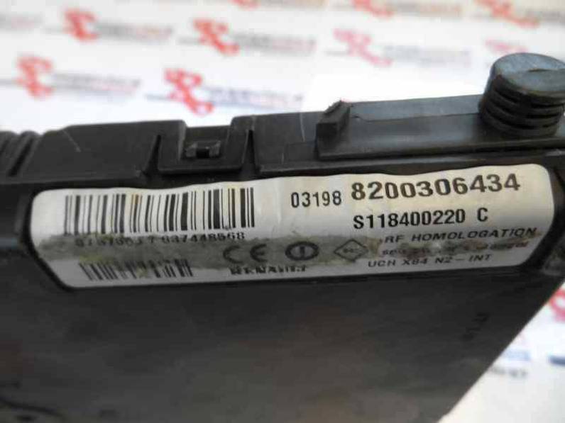 CAJA RELES FUSIBLES RENAULT MEGANE II BERLINA 3P 2003 1.9 DCI D (120 CV)