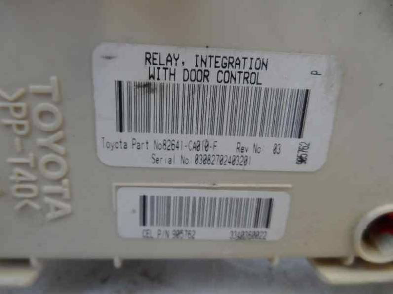 CAJA RELES FUSIBLES TOYOTA AVENSIS BERLINA 2003 2.0 TURBODIESEL (116 CV)