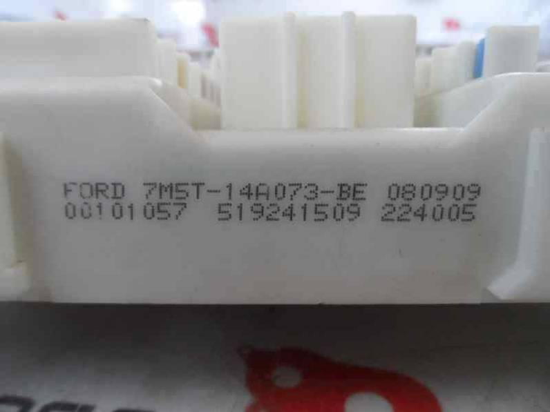 CAJA RELES FUSIBLES FORD FOCUS TURNIER 2009 1.6 TDCI (109 CV)