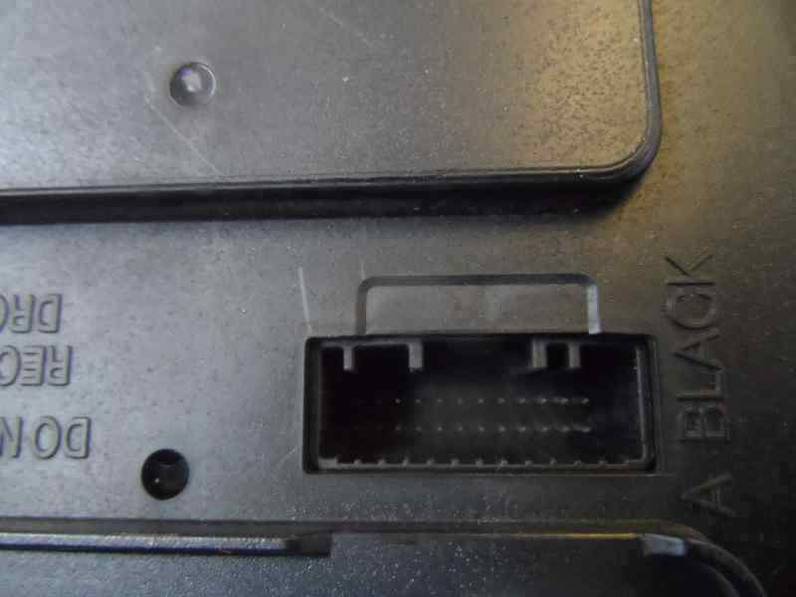 CAJA RELES FUSIBLES RENAULT MEGANE III BERLINA 5 P 2008 1.5 DCI D (86 CV)