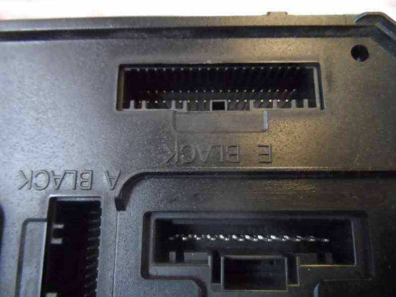 CAJA RELES FUSIBLES RENAULT MEGANE III BERLINA 5 P 2008 1.5 DCI D (86 CV)