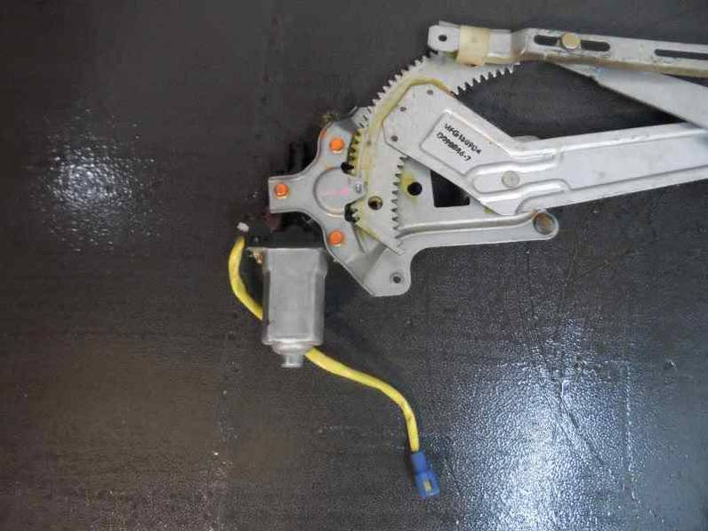 ELEVALUNAS DELANTERO DERECHO MAZDA PICK UP 2004