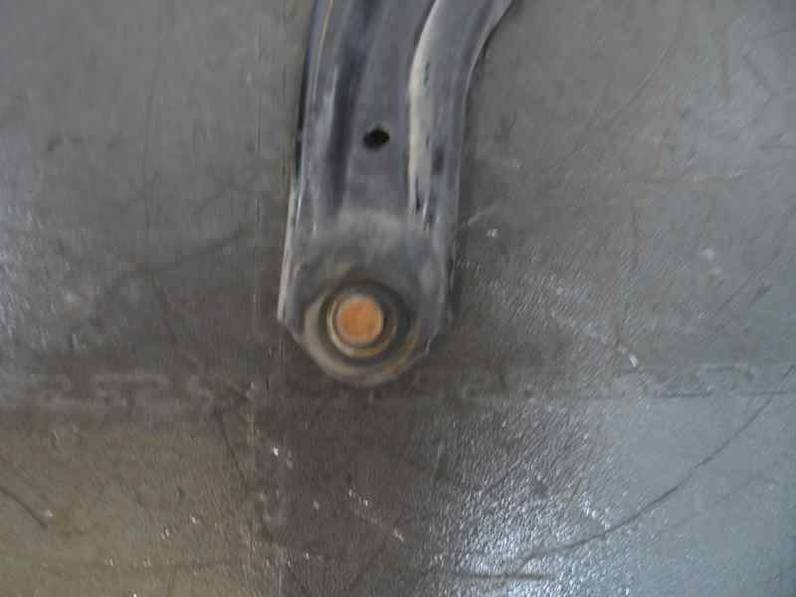 BRAZO SUSPENSION INFERIOR DELANTERO IZQUIERDO FORD FIESTA 2010 1.4 TDCI (69 CV)