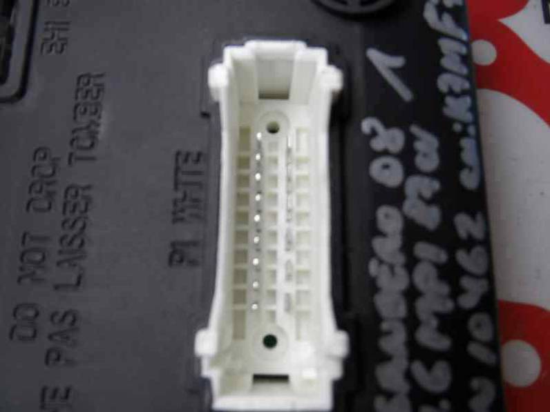 CAJA RELES FUSIBLES DACIA SANDERO 2008 1.6 (87 CV)