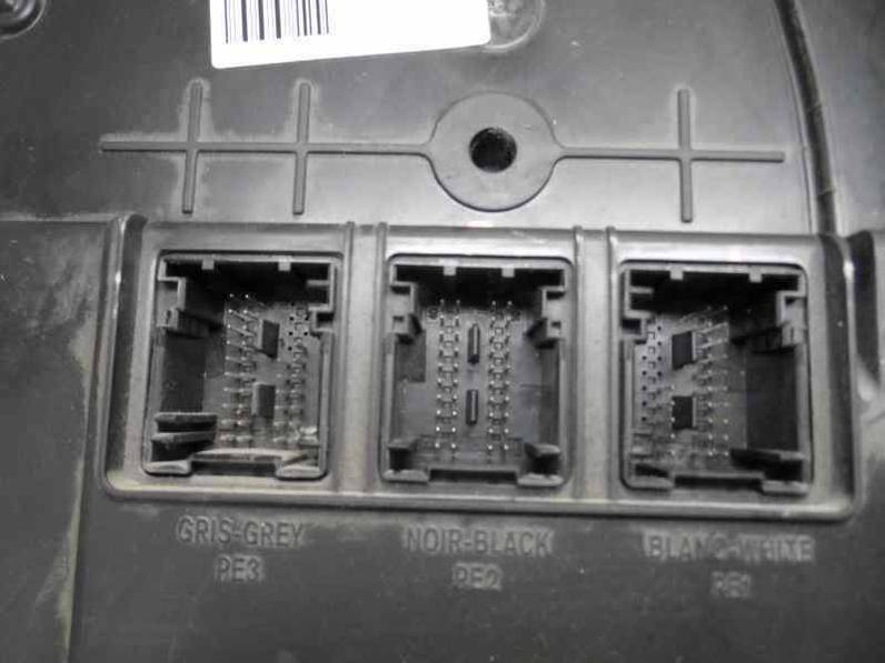 CAJA RELES FUSIBLES RENAULT MEGANE II BERLINA 3P 2005 1.6 (113 CV)