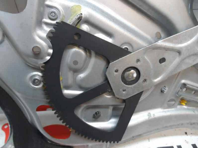 ELEVALUNAS DELANTERO IZQUIERDO KIA SPORTAGE 2005 2.0 TURBODIESEL (113 CV)