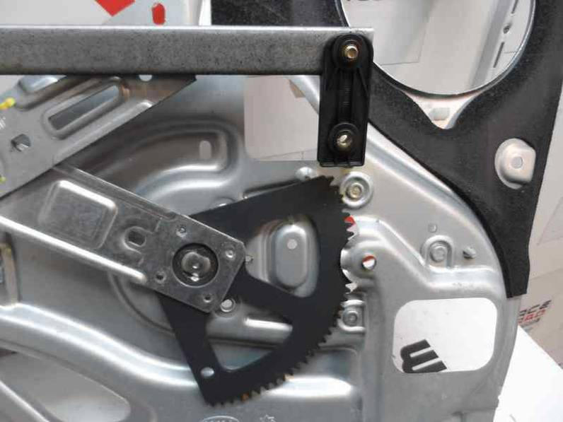 ELEVALUNAS TRASERO IZQUIERDO KIA SPORTAGE 2005 2.0 TURBODIESEL (113 CV)