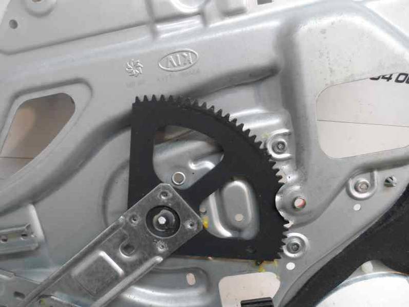 ELEVALUNAS TRASERO DERECHO KIA SPORTAGE 2005 2.0 TURBODIESEL (113 CV)