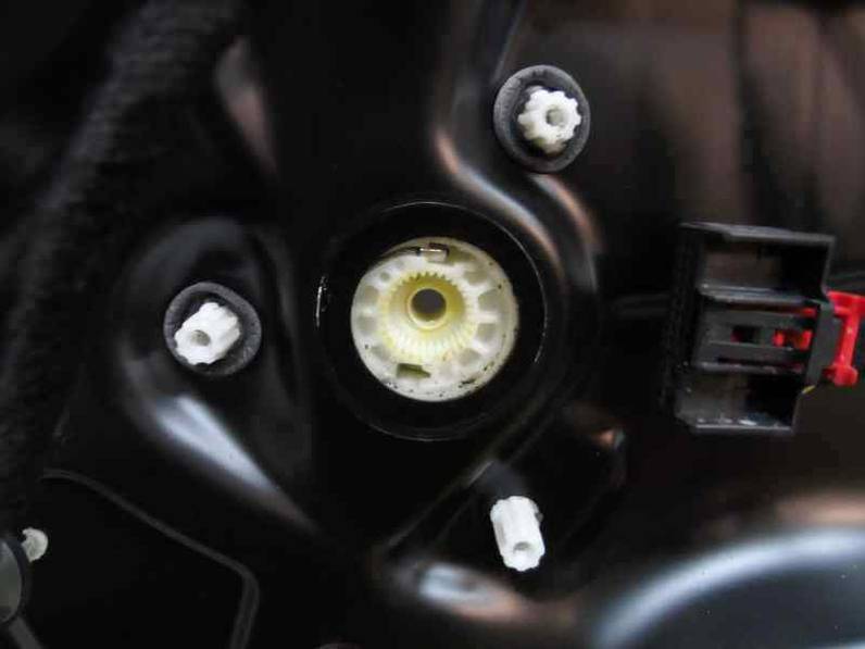 ELEVALUNAS TRASERO IZQUIERDO VOLKSWAGEN PASSAT VARIANT 2008 2.0 TDI (140 CV)