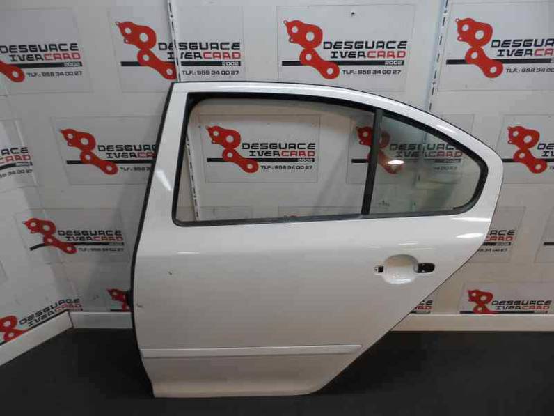 PUERTA TRASERA IZQUIERDA SKODA OCTAVIA BERLINA 2012 1.6 (102 CV)