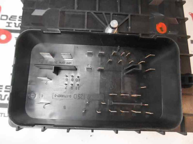 CAJA RELES FUSIBLES SKODA OCTAVIA BERLINA 2012 1.6 (102 CV)