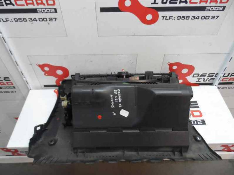 GUANTERA SKODA OCTAVIA BERLINA 2012 1.6 (102 CV)