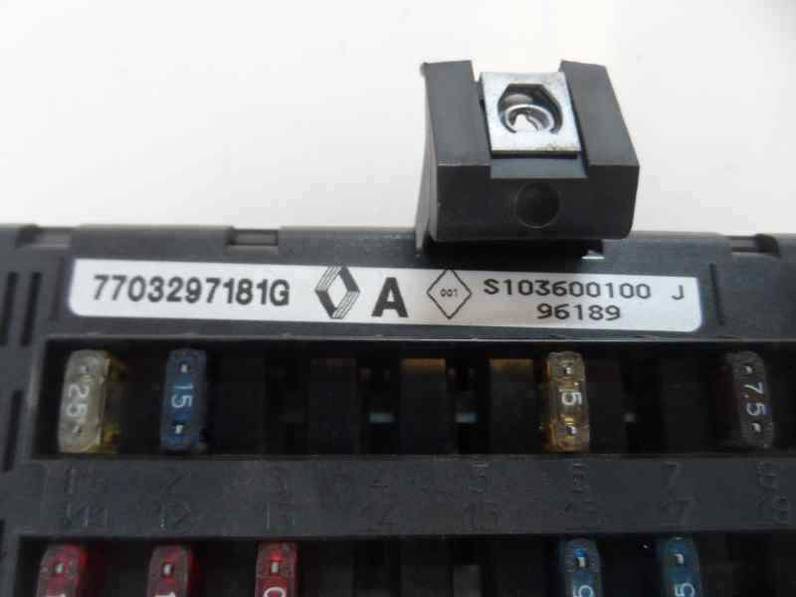 CAJA RELES FUSIBLES RENAULT MEGANE I BERLINA HATCHBACK 1996 1.4 (75 CV)