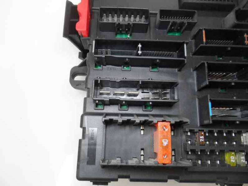 CAJA RELES FUSIBLES OPEL VECTRA C BERLINA 2002 2.0 DTI (101 CV)