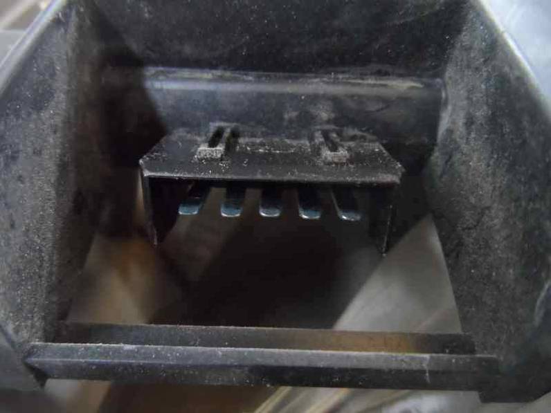 PILOTO TRASERO IZQUIERDO FORD FIESTA BERLINA 1999 1.3 (60 CV)