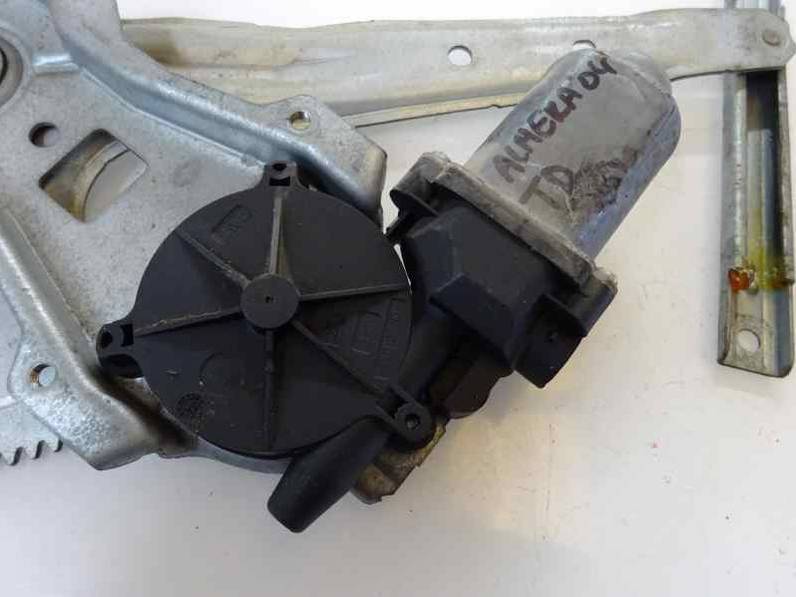 ELEVALUNAS TRASERO DERECHO NISSAN ALMERA 2000