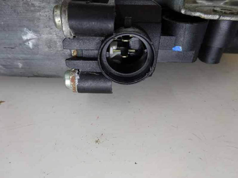 ELEVALUNAS TRASERO DERECHO NISSAN ALMERA 2000