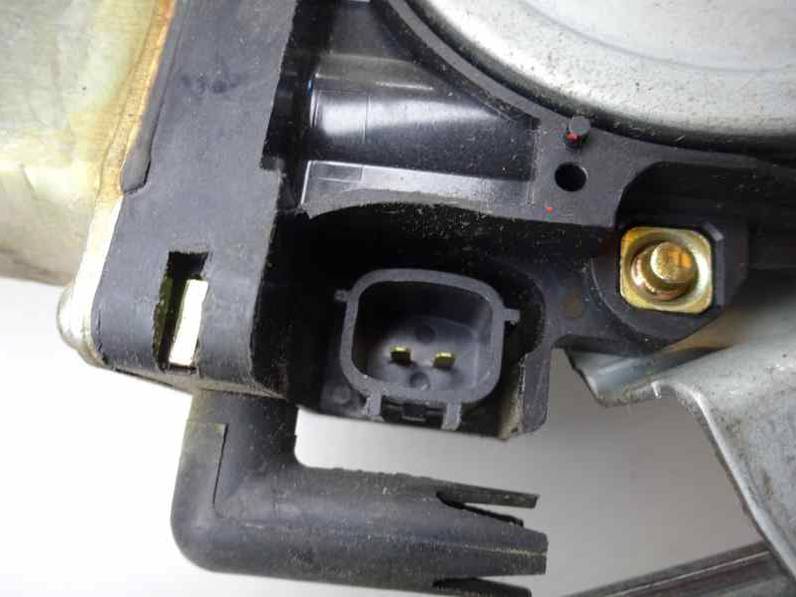 ELEVALUNAS DELANTERO DERECHO NISSAN ALMERA 2000