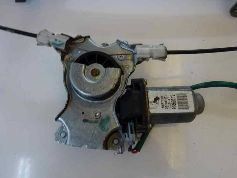 ELEVALUNAS DELANTERO DERECHO NISSAN ALMERA 2000