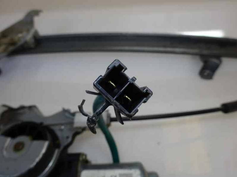 ELEVALUNAS DELANTERO DERECHO NISSAN ALMERA 2000