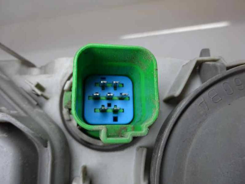 FARO IZQUIERDO FORD FIESTA BERLINA 1996 1.25 16V (75 CV)