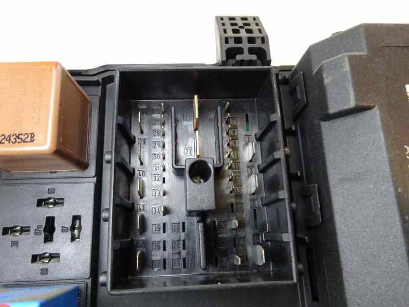 CAJA RELES FUSIBLES OPEL VECTRA C BERLINA 2003 2.2 16V DTI (125 CV)