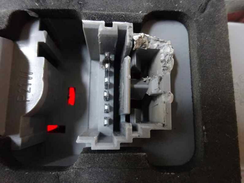 PILOTO TRASERO DERECHO RENAULT CLIO II FASE II 2002 1.2 (75 CV)