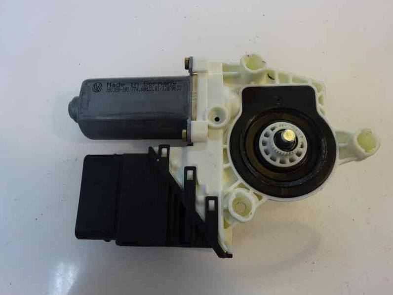 MOTOR ELEVALUNAS TRASERO DERECHO VOLKSWAGEN GOLF IV BERLINA 2000 1.9 TDI (90 CV)