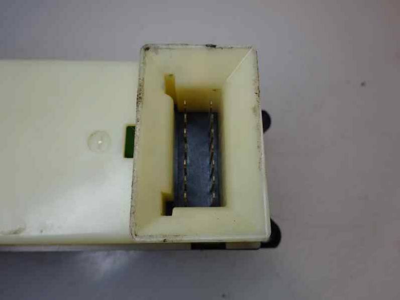 MANDO ELEVALUNAS DELANTERO IZQUIERDO MITSUBISHI MONTERO 2003 3.2 DI-D (160 CV)