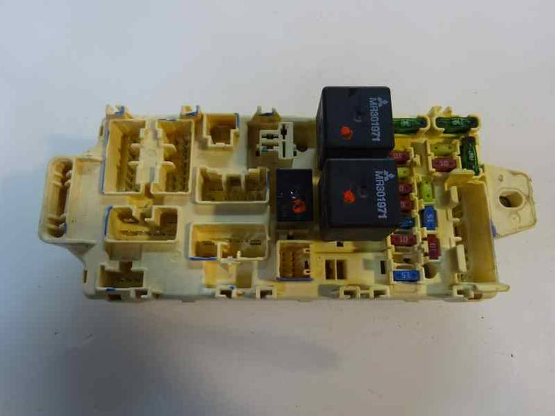 CAJA RELES FUSIBLES MITSUBISHI MONTERO 2003 3.2 DI-D (160 CV)