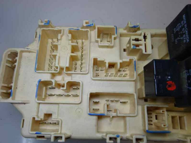 CAJA RELES FUSIBLES MITSUBISHI MONTERO 2003 3.2 DI-D (160 CV)