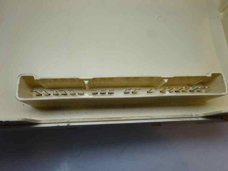 CAJA RELES FUSIBLES MITSUBISHI MONTERO 2003 3.2 DI-D (160 CV)