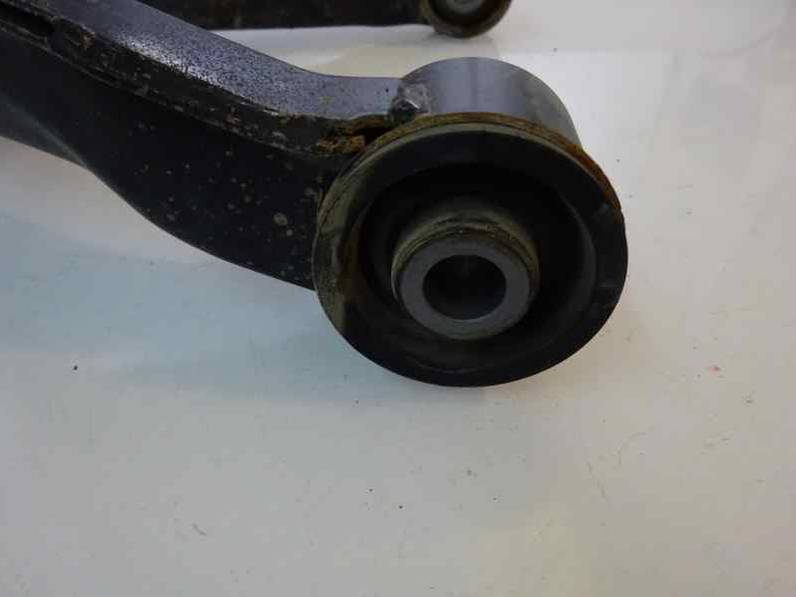 BRAZO SUSPENSION SUPERIOR DELANTERO DERECHO MITSUBISHI MONTERO 2003 3.2 DI-D (160 CV)