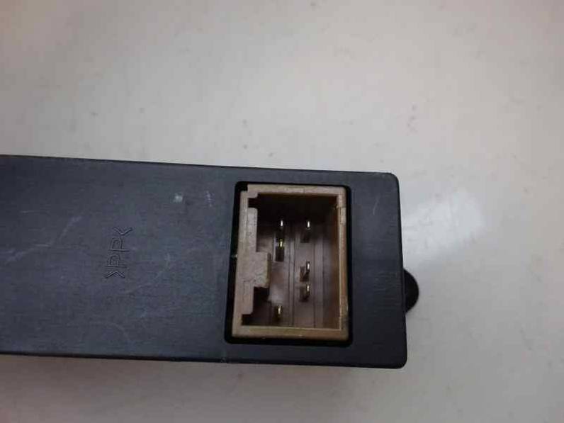 MANDO ELEVALUNAS TRASERO DERECHO MITSUBISHI MONTERO SPORT 2003 2.5 TD (116 CV)