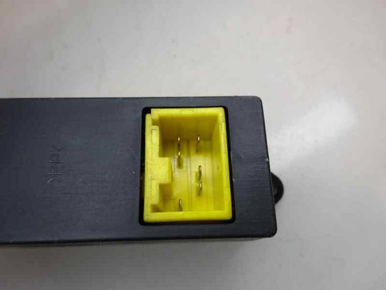 MANDO ELEVALUNAS TRASERO IZQUIERDO MITSUBISHI MONTERO SPORT 2003 2.5 TD (116 CV)