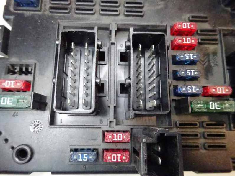 CAJA RELES FUSIBLES CITROEN XSARA BERLINA 2001 1.9 D (69 CV)