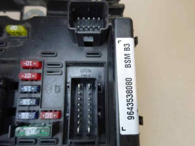 CAJA RELES FUSIBLES CITROEN XSARA BERLINA 2001 1.9 D (69 CV)