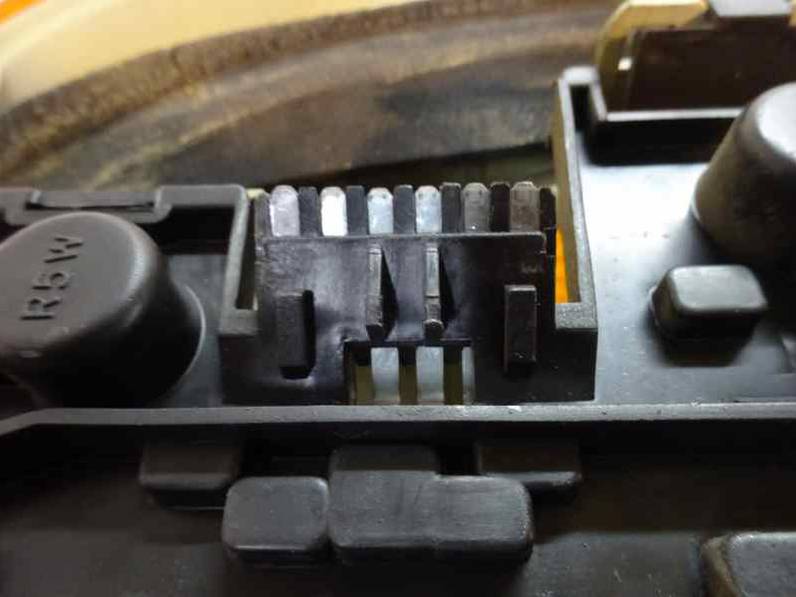 PILOTO TRASERO IZQUIERDO OPEL CORSA B 1998 1.4 (60 CV)