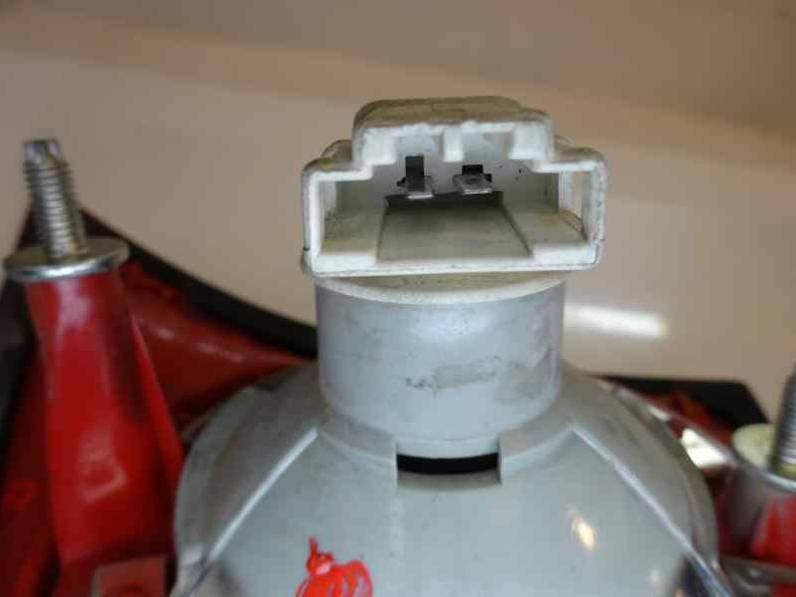 PILOTO TRASERO IZQUIERDO VOLKSWAGEN GOLF V BERLINA 2006 1.9 TDI (90 CV)