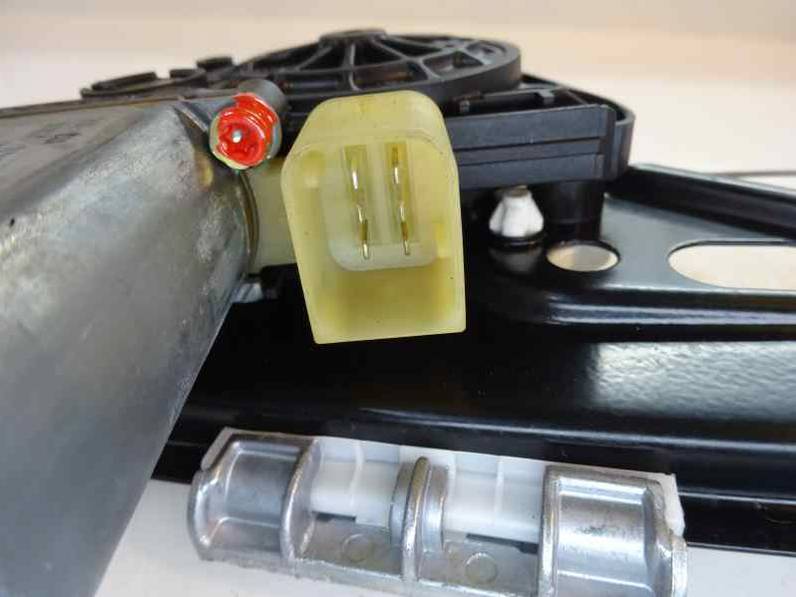 ELEVALUNAS TRASERO IZQUIERDO MERCEDES CLASE C BERLINA 2004 2.2 CDI (122 CV)