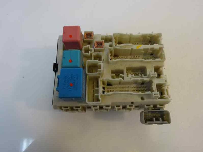 CAJA RELES FUSIBLES TOYOTA YARIS 2010 1.4 TURBODIESEL (90 CV)