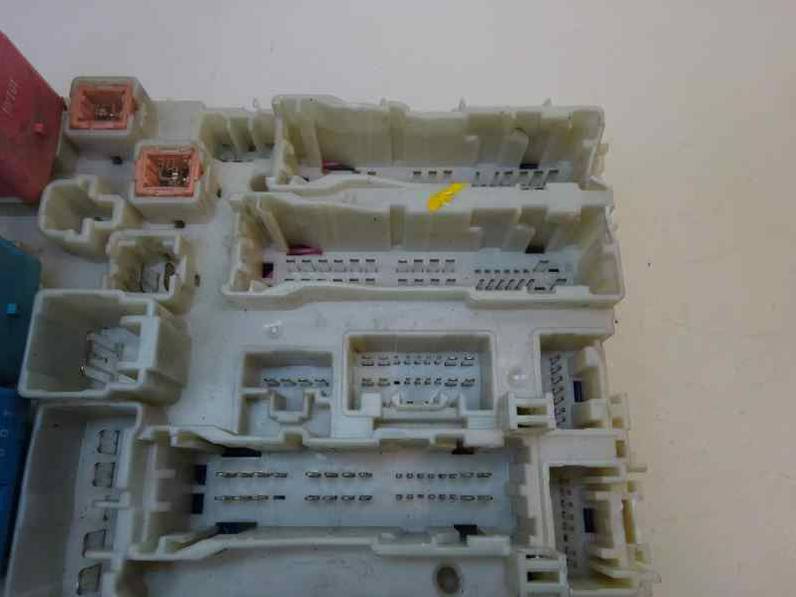 CAJA RELES FUSIBLES TOYOTA YARIS 2010 1.4 TURBODIESEL (90 CV)