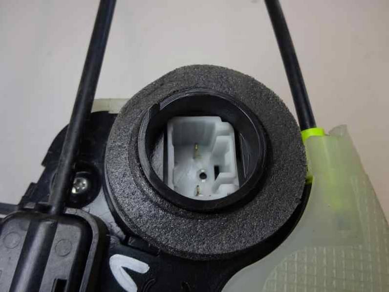 CERRADURA PUERTA TRASERA DERECHA TOYOTA YARIS 2010 1.4 TURBODIESEL (90 CV)