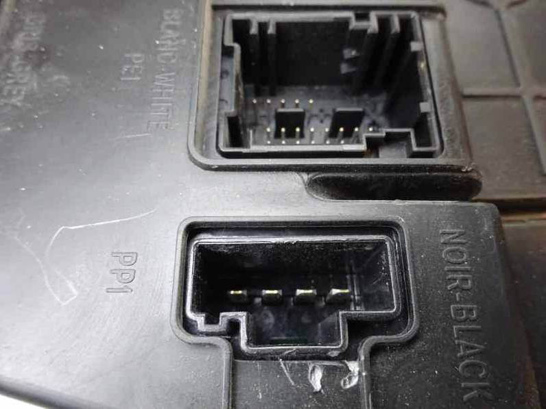 CAJA RELES FUSIBLES RENAULT SCENIC II 2005 1.5 DCI D (106 CV)