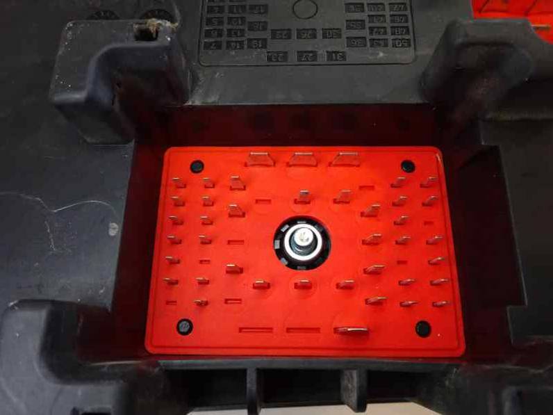 CAJA RELES FUSIBLES OPEL VECTRA C BERLINA 2003 2.2 16V DTI (125 CV)