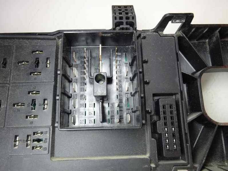 CAJA RELES FUSIBLES OPEL VECTRA C BERLINA 2003 2.2 16V DTI (125 CV)