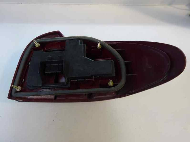 PILOTO TRASERO IZQUIERDO FORD MONDEO BERLINA 1996 1.8 TURBODIESEL (90 CV)