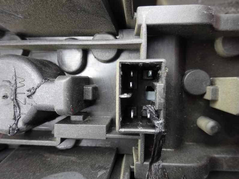 PILOTO TRASERO DERECHO NISSAN MICRA 1999 1.0 16V (54 CV)