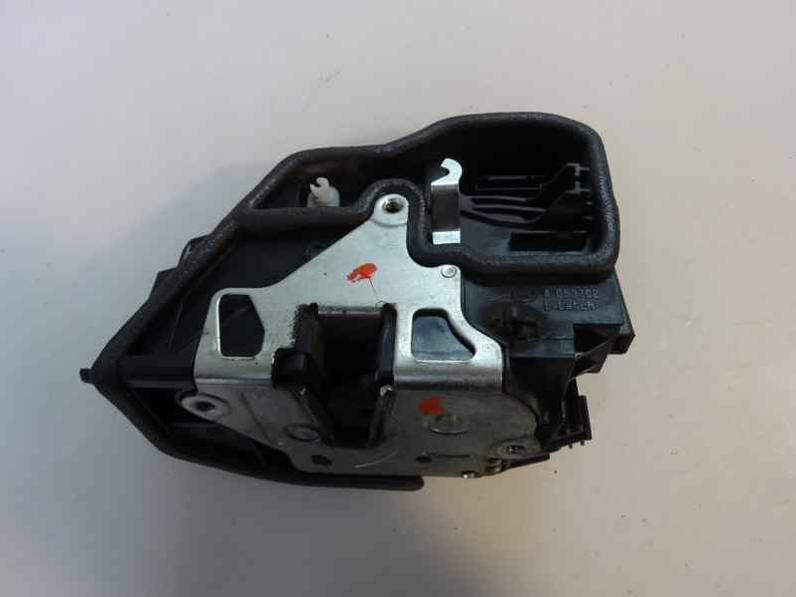 CERRADURA PUERTA TRASERA IZQUIERDA BMW SERIE 1 BERLINA 2008 2.0 TURBODIESEL (143 CV)