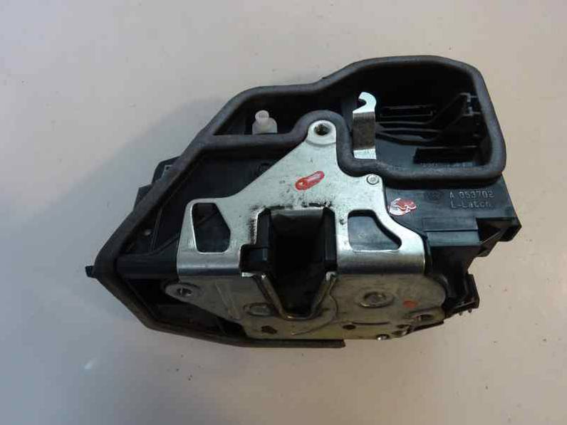 CERRADURA PUERTA DELANTERA IZQUIERDA BMW SERIE 1 BERLINA 2008 2.0 TURBODIESEL (143 CV)